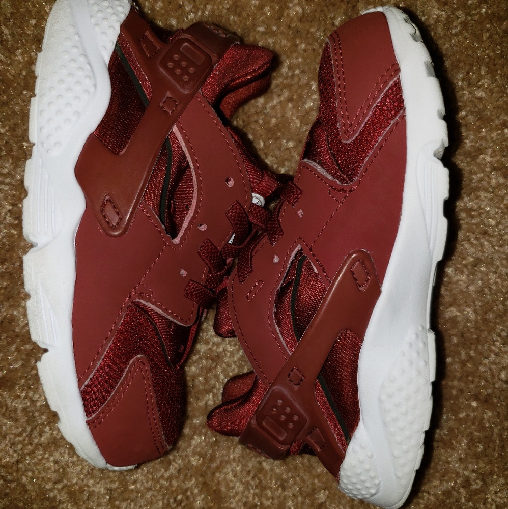 NIKE Huarache Size 9C